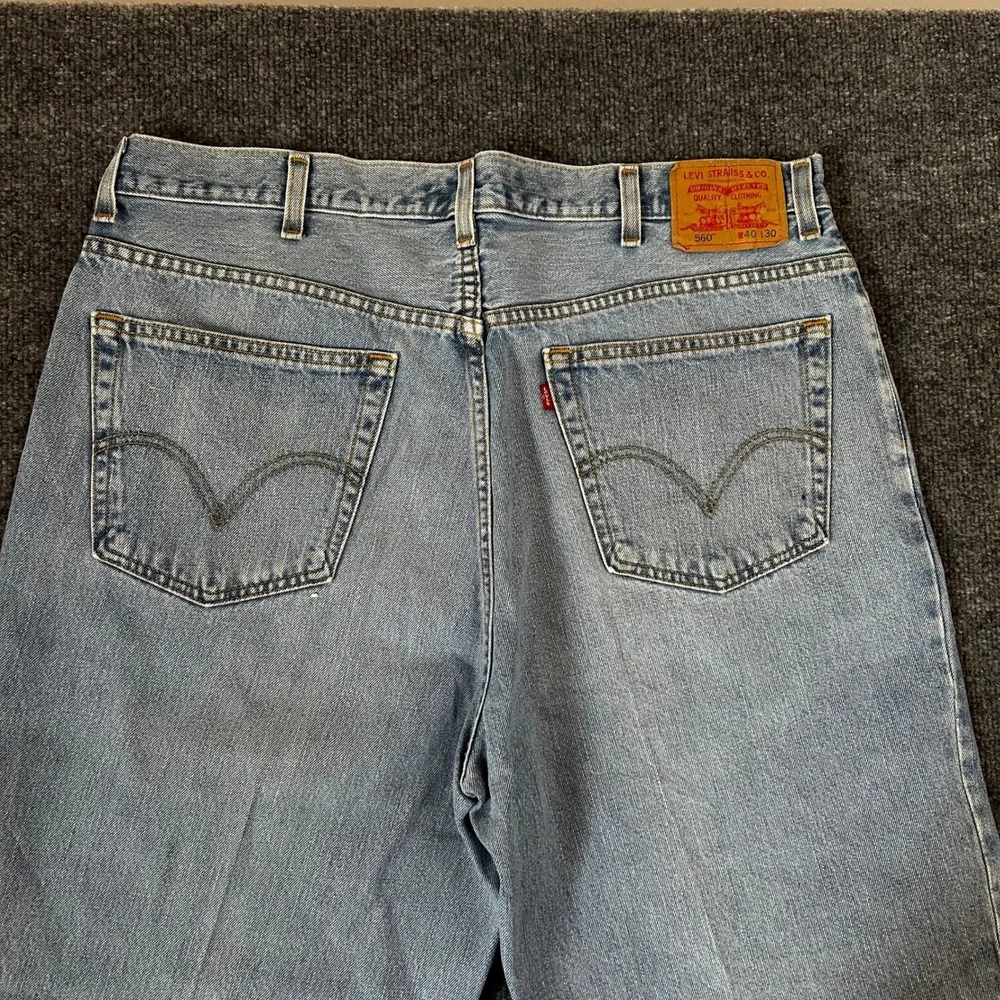 Levi's Jeans Mens Size 40x30 560 Comfort Fit Light Wash Blue Denim Relaxed Baggy
